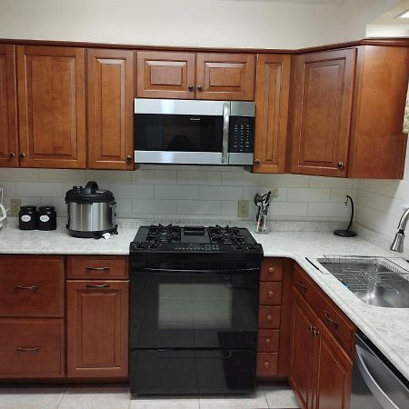 برونزويك The Kind House Hosting, Low Monthly Rates, Traveling Nurses, Fletc, & Travelers! المظهر الخارجي الصورة