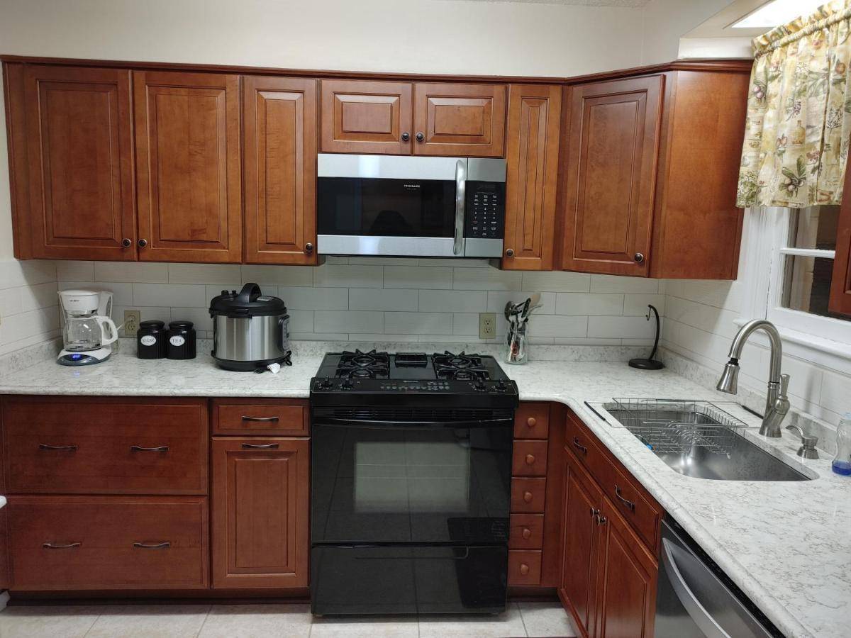 برونزويك The Kind House Hosting, Low Monthly Rates, Traveling Nurses, Fletc, & Travelers! المظهر الخارجي الصورة